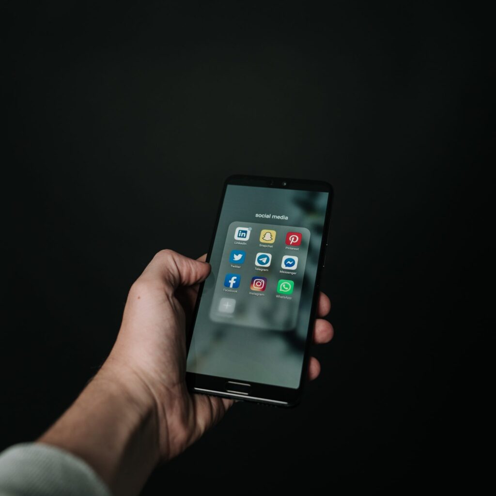 Les réseaux sociaux, pour le meilleur et pour le pire – Enquête 1/3
